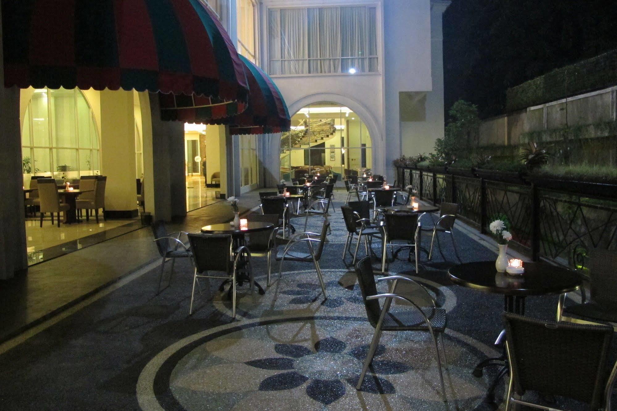 The Sahira Hotel Syariah Bogor Dış mekan fotoğraf